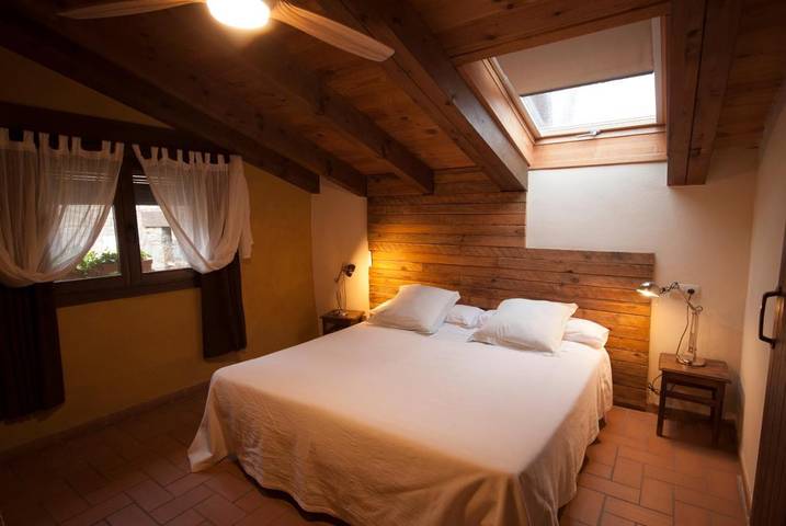 Casa rural para 2 personas, con jardín y jacuzzi, Familias con niños en Provincia de Huesca - 2