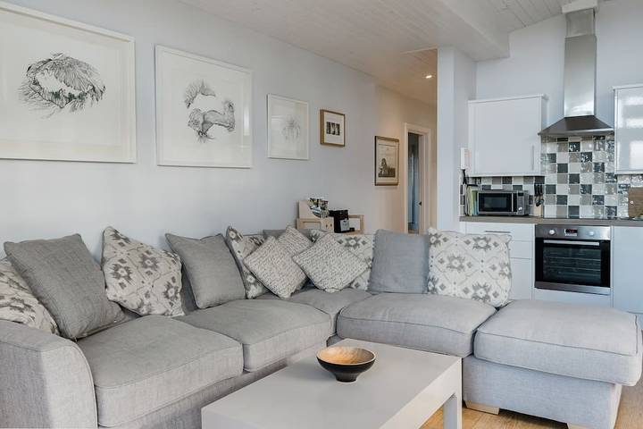 Secluded, New Forest Riverside Lodge in Fordingbridge, Hampshire