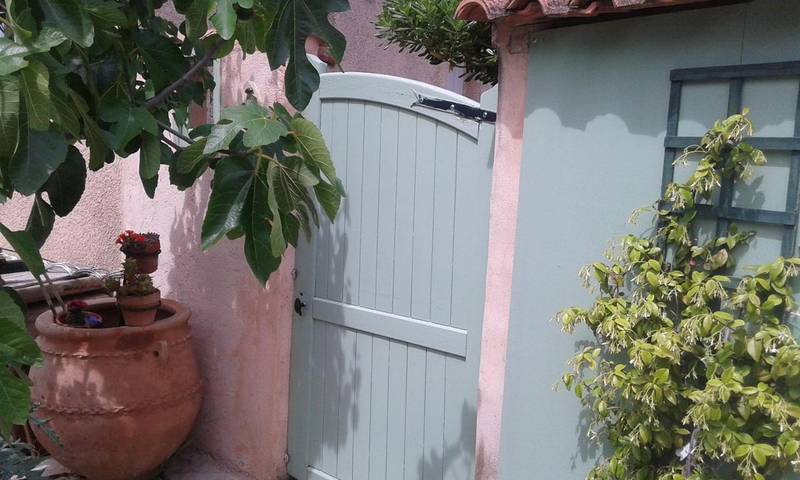 Gîte pour 2 personnes, avec terrasse et jardin à Le Revest-les-Eaux - 2
