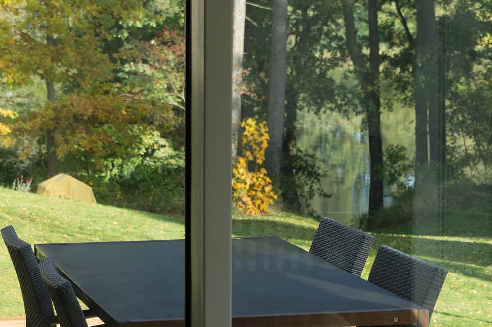 Backen mit Seeblick, Sauna + Kamin + Boot + 2500qm Garten in Chossewitz, Friedland