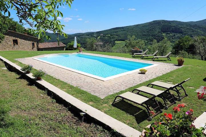 Cozy Tuscany farmhouse private pool up to 12 pax in Radicondoli, Siena e dintorni