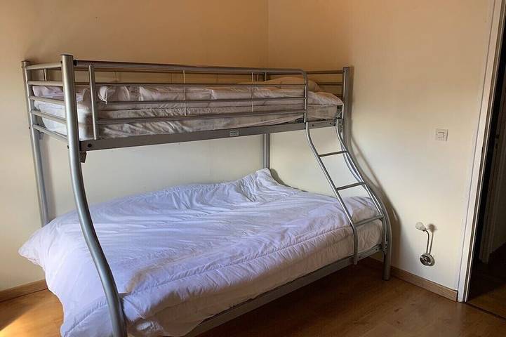 Gîte pour 5 personnes, avec jardin et terrasse, animaux acceptés à Caurel - 4