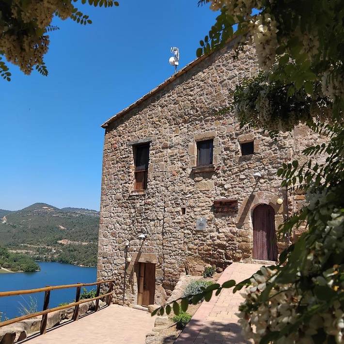 Hostal para 4 personas, con terraza en Noguera