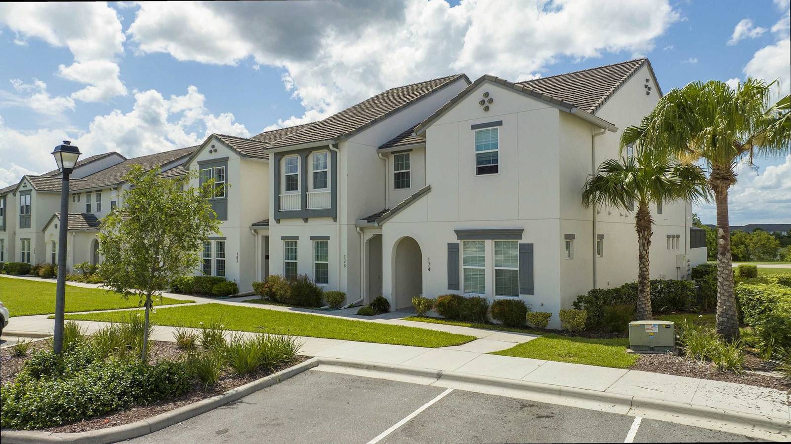 Entire apartment, Festival Resort 5 Bd Home w  Screened Pool Close to Disney 174 in ChampionsGate, Four Corners