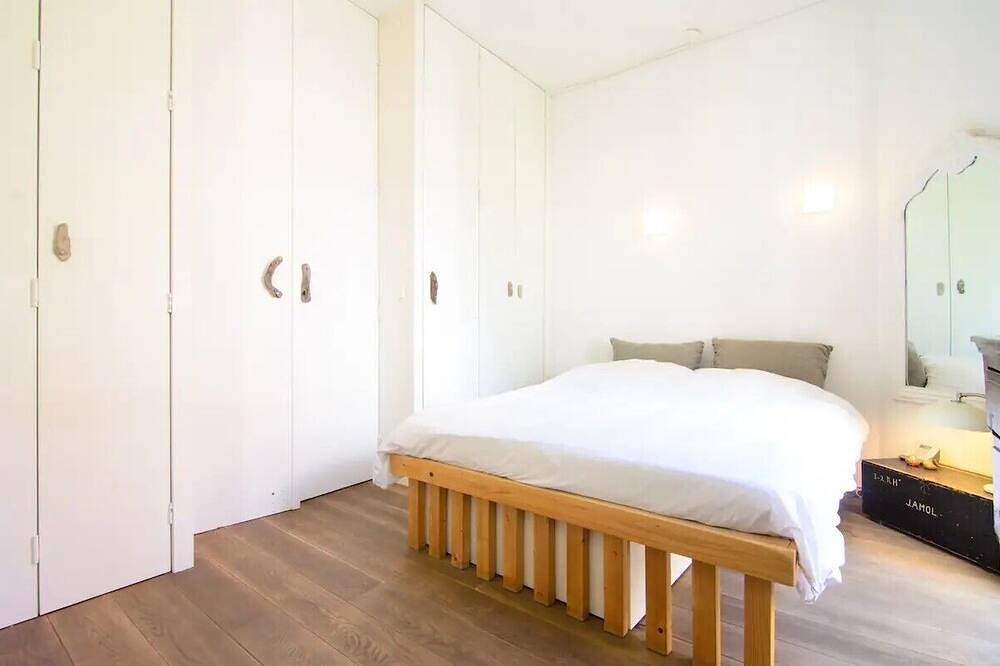 Art filled four floor townhouse in family friendly neigbourhood in Amsterdam Oost, Holländische Küste