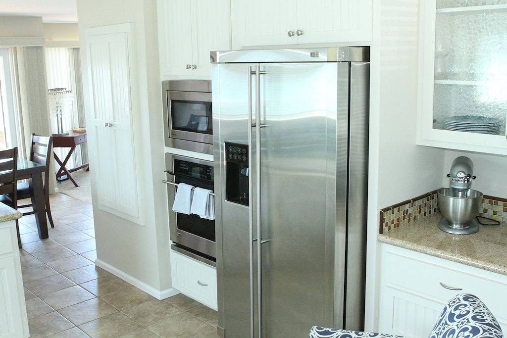 Luxus Am See! 3 Story, 3 Br / 2B Private Dock neben den Soda Hot Springs in California North Coast