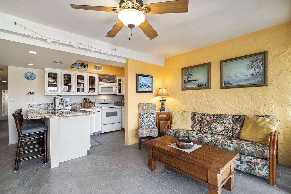 Ganze Wohnung, Casa De Emdeko# 324 1/1 Remodeled ,Top Floor, Oceanview, Ac, Elevators! in Komohana Kai, Alii Kai