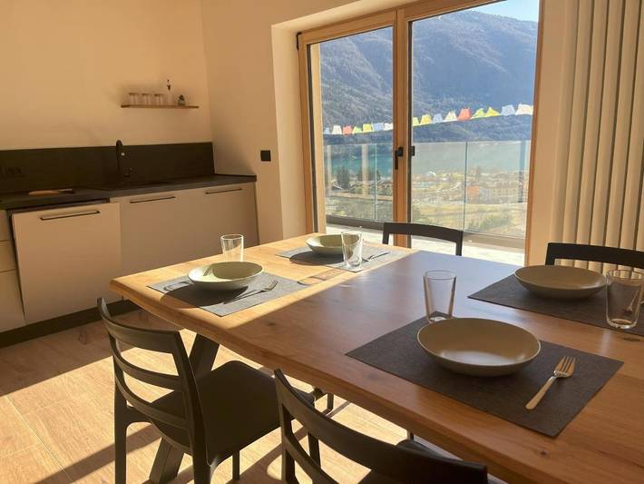 Ferienwohnung für 5 Personen, mit Seeblick und Terrasse sowie Ausblick und Garten in Molveno - 2