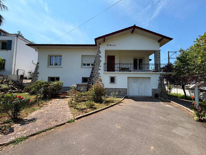 Gîte pour 5 personnes, avec Jardin dans Office de Tourisme de Cambo les Bains