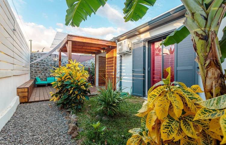 Location de vacances pour 2 personnes, avec jardin ainsi que piscine et vue dans Plage de Trou d'eau - 4