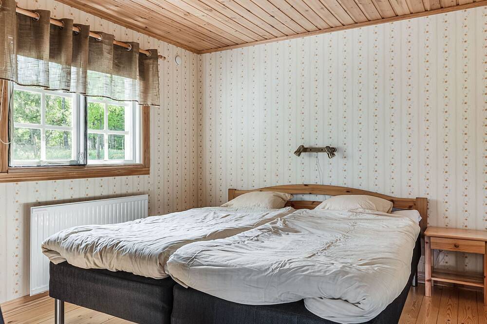 Lunnekullen by Interhome in Tibro, Vättern