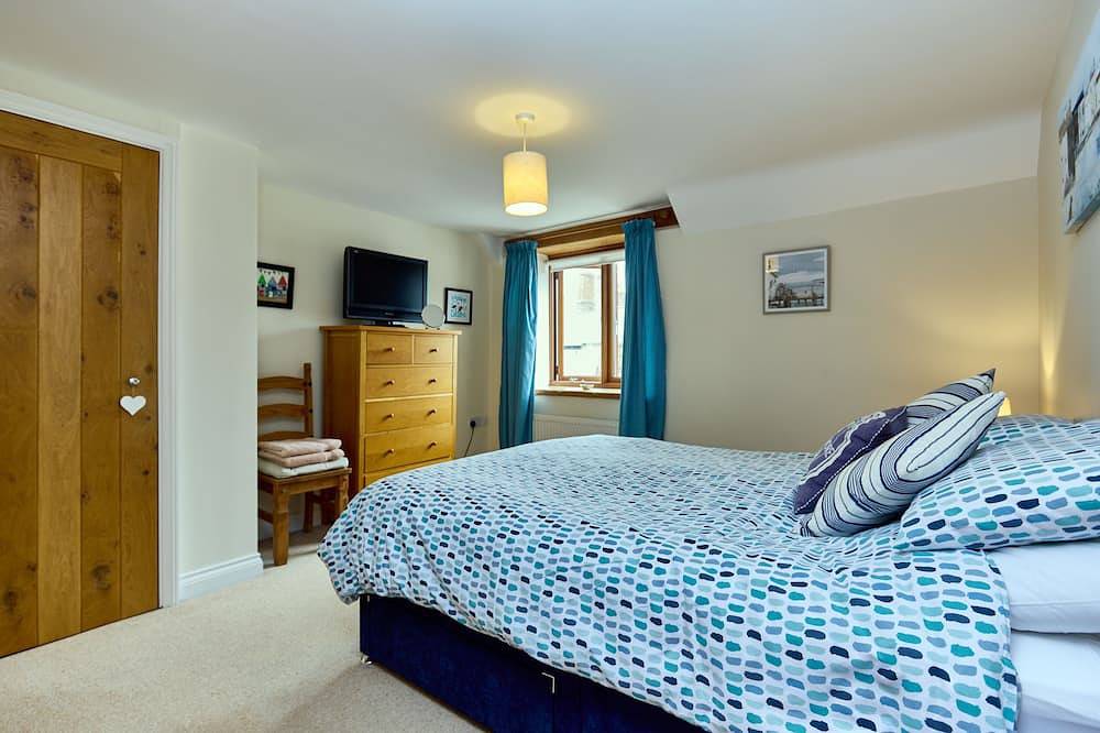Spacious, well-equipped cottage with parking in Hartland, N Devon - Sleeps 6. in Hartland, Hartland Devon Heritage Coast