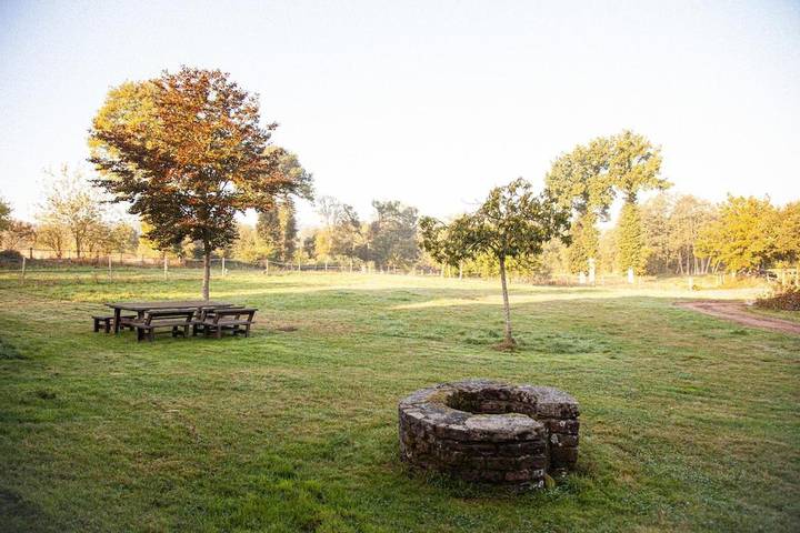 Location de vacances pour 3 personnes, avec balcon ainsi que jardin et piscine dans Saint-Malon-sur-Mel - 2