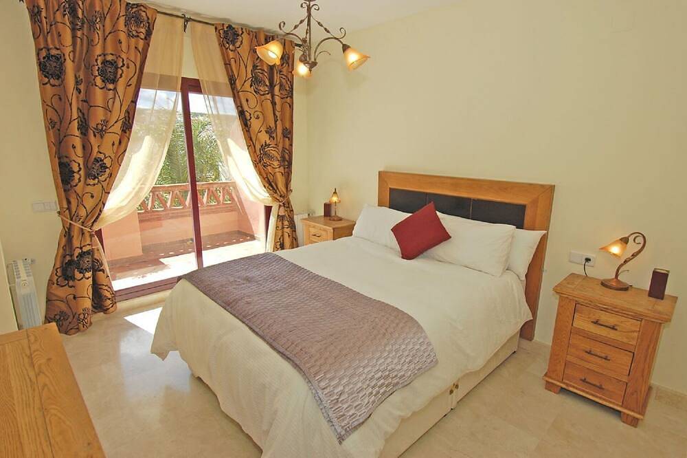 Costa Del Sol. Beautiful four bedroom villa with stunning views and private pool in Coín, Málaga Province