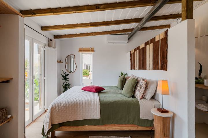 Studio Apartment 'Studiolive At Marina Vale Figueira' with Shared Pool, Wi-Fi and Air Conditioning