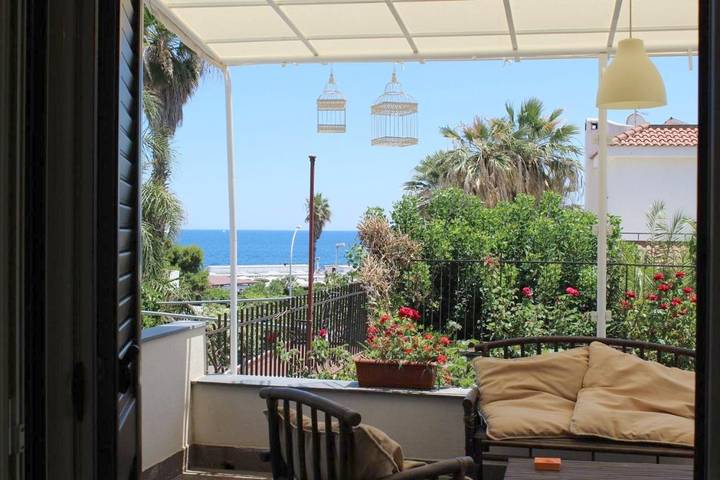 Chambre d’hôte pour 2 personnes, avec jardin, animaux acceptés à Aci Castello