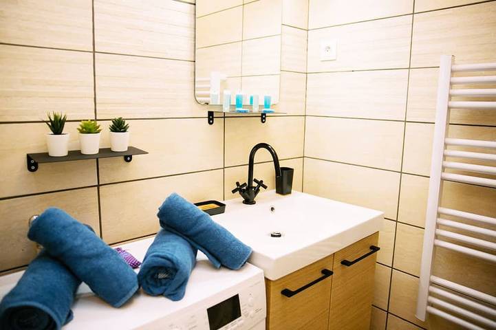 Ganze Wohnung, 2 klimatisierte Zimmer mit Terrasse - Zentrum von Toulon in Toulon, Mittelmeerküste (Frankreich)