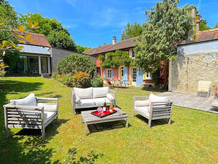 Cottage pour 11 personnes, avec jardin dans Les Mesnuls