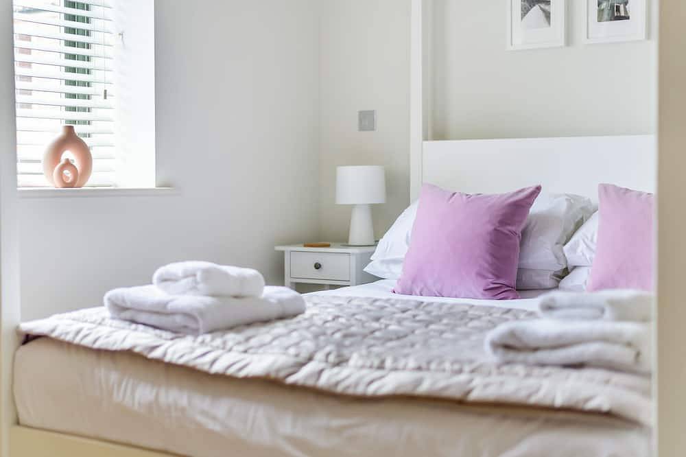 Cobblestone Cottage - sleeps 4 guests in 2 bedrooms in Docking, Norfolk