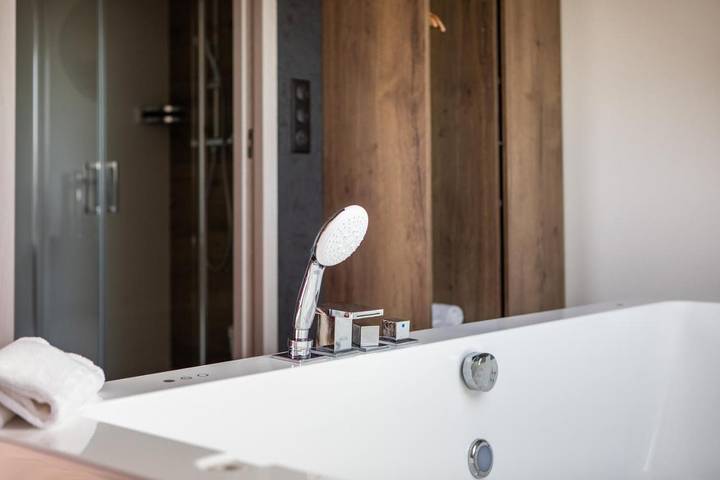 Location de vacances pour 5 personnes, avec Jacuzzi ainsi que Terrasse et Vue à Sainte-Croix-en-Plaine - 4