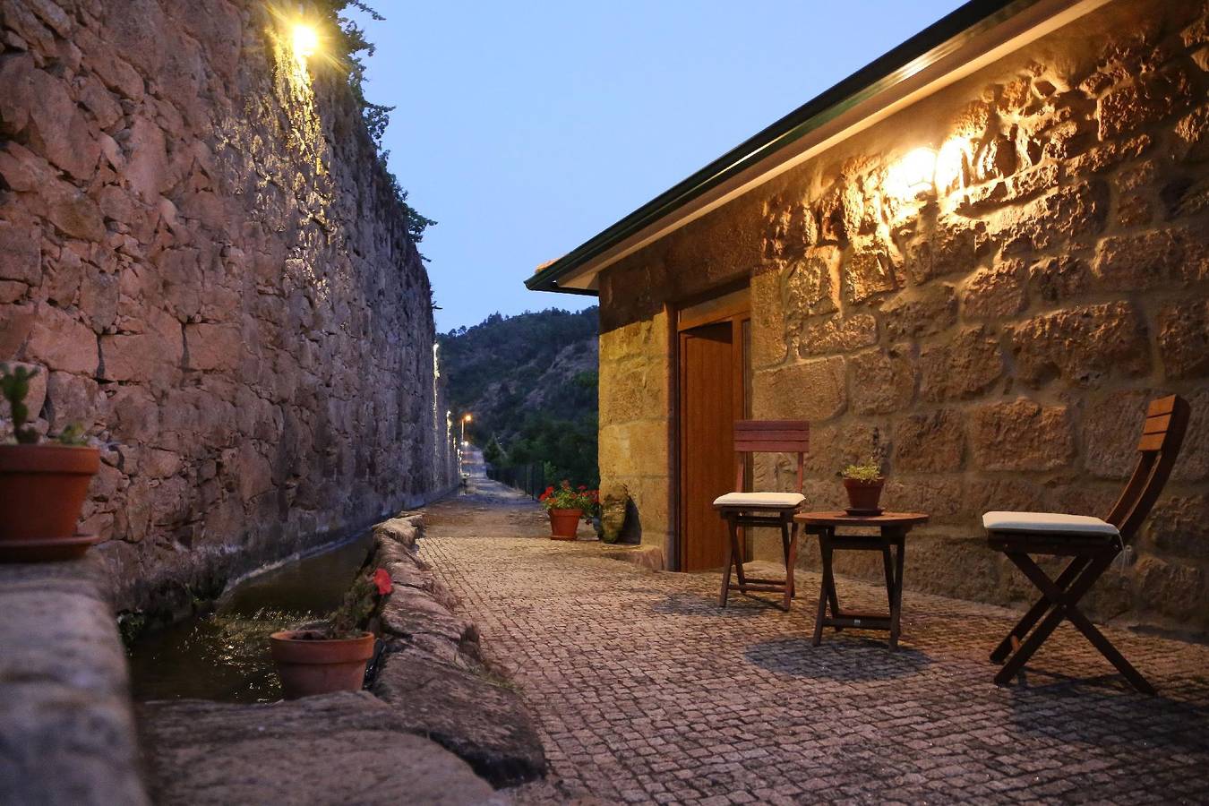 Holiday House in Várzea De Abrunhais with Private Parking in Lamego, Valle del Duero