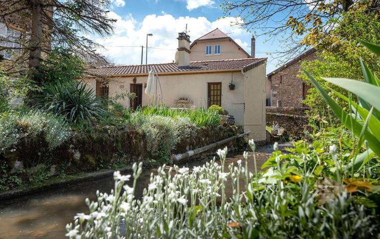 Gîte pour 2 personnes, avec Terrasse ainsi que Jardin et Piscine