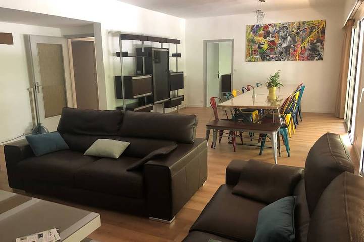 Location de vacances pour 15 personnes, avec sauna ainsi que balcon et jacuzzi à Bagnères-de-Luchon