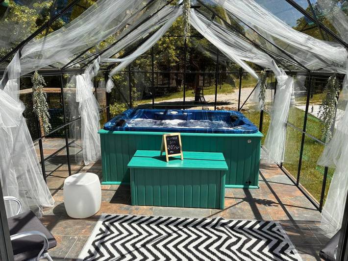 Location de vacances pour 2 personnes, avec jacuzzi et terrasse ainsi que piscine et jardin dans Gouffre de Padirac - 3