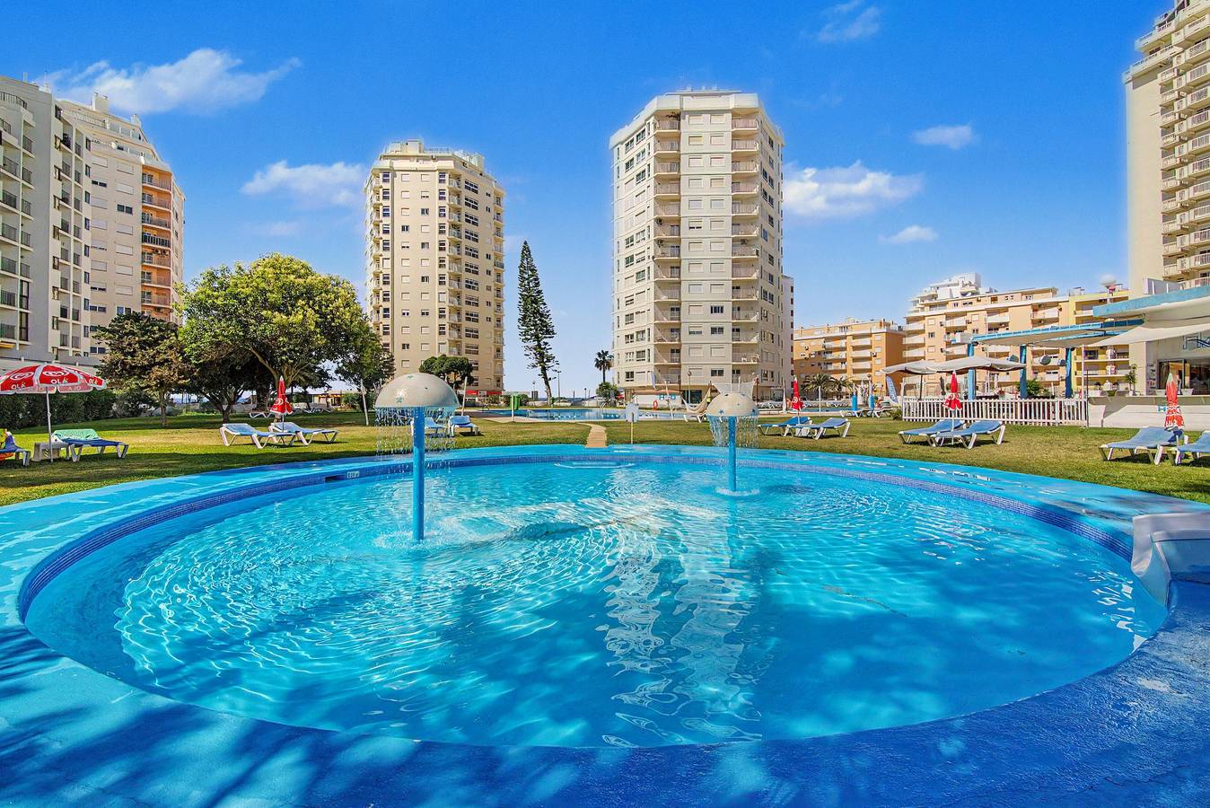 Ganze Wohnung, Apartment „Gabriel 1“ mit Gemeinschaftspool und Balkon in Armação de Pêra (costa), Armação de Pera