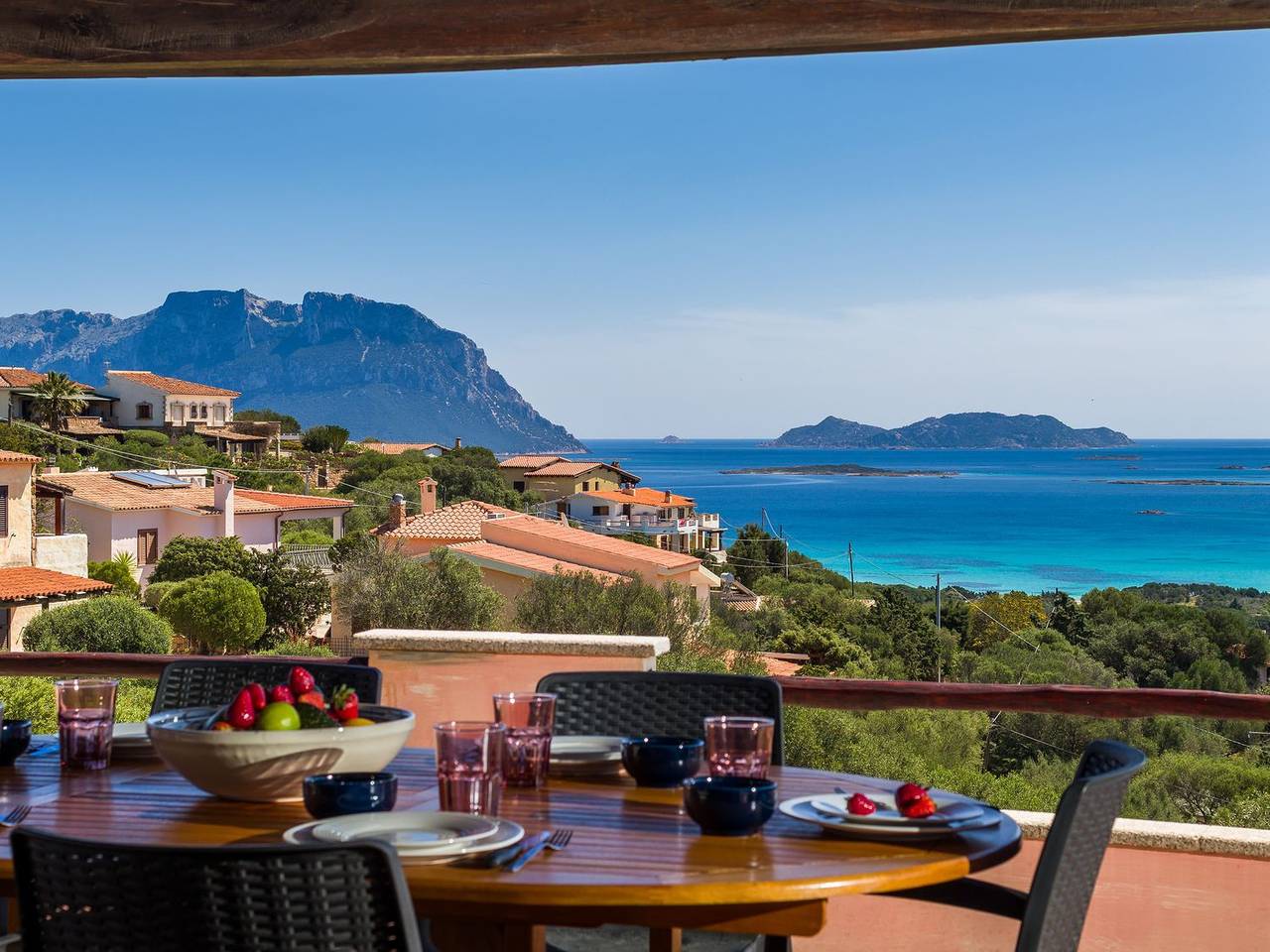 Villa Majra - piscina esclusiva fronte Tavolara in Porto Istana, Olbia