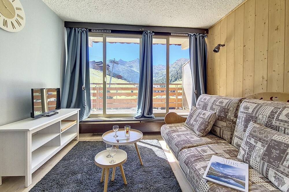 Entire apartment, Spacious renovated studio · Ski-in/ski-out · South-facing balcony in Méribel-Mottaret, Les Allues