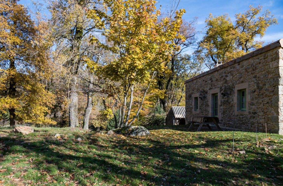 Gite La Chastanha dans l'ancienne bergerie du hameau in Saint-Jean-Chambre, Parc naturel régional des Monts d'Ardèche