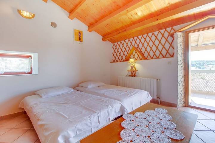 Ganze Wohnung, 1-Zimmer-Ferienwohnung mit Balkon und Meerblick Mali Losinj, Losinj in Mali Lošinj, Lošinj (Kvarner Bucht)