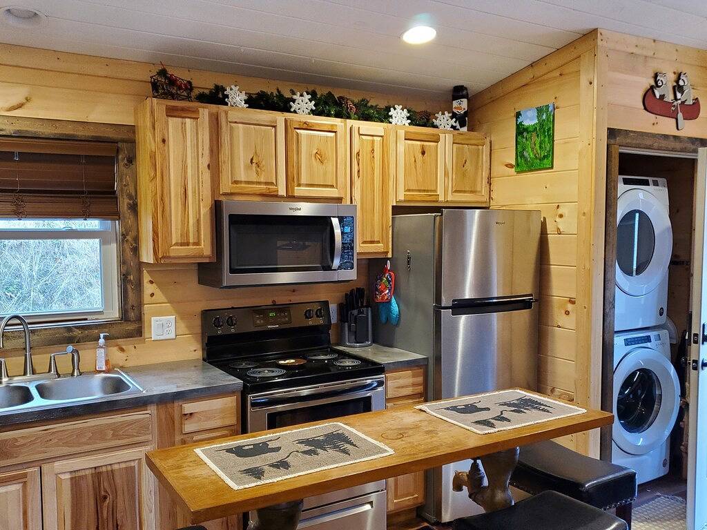 Hot Tub! Sleeps 5! Dog friendly w/View. Near Wcu, Casino in Jackson County