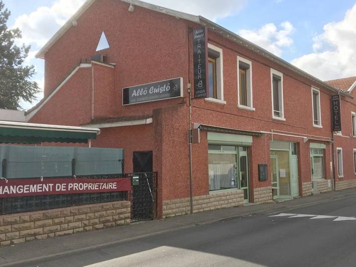 Hôtel pour 2 personnes, avec jardin et terrasse, animaux acceptés à Pont-de-Chéruy