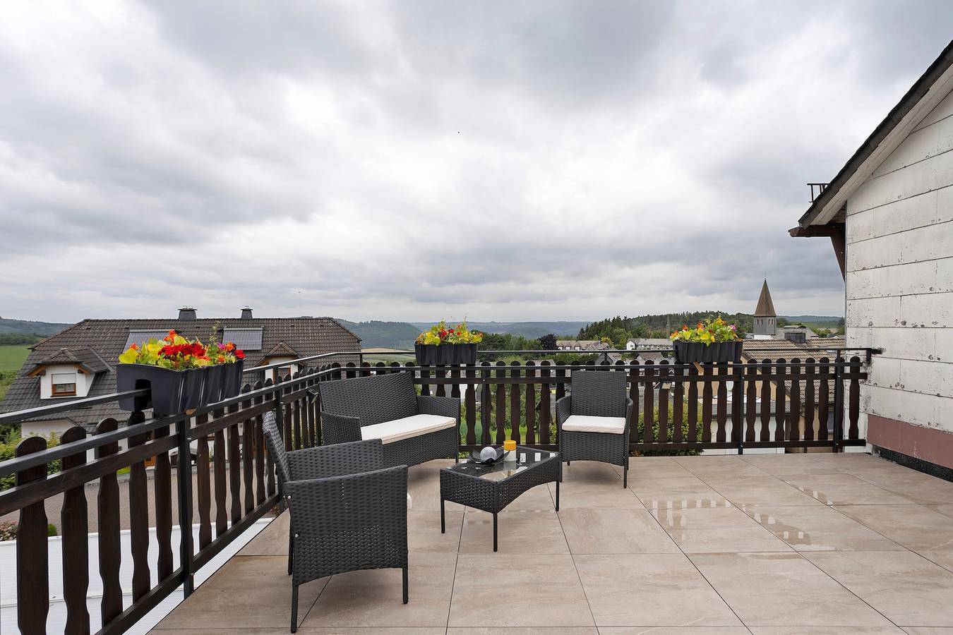 Ganze Wohnung, Ferienwohnung 'Haus Elena' mit Bergblick, privater Terrasse und Wi-Fi in Bestwig, Hochsauerlandkreis
