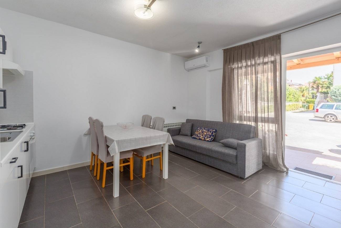 Ganze Wohnung, 2-Zimmer-Ferienwohnung mit Terrasse Novigrad A-7135-a in Novigrad, Umag und Umgebung