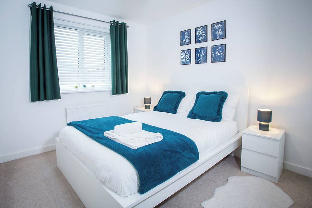 Bright 3-Bed 2.5-Bath Bolton Home in Westhoughton, Bolton