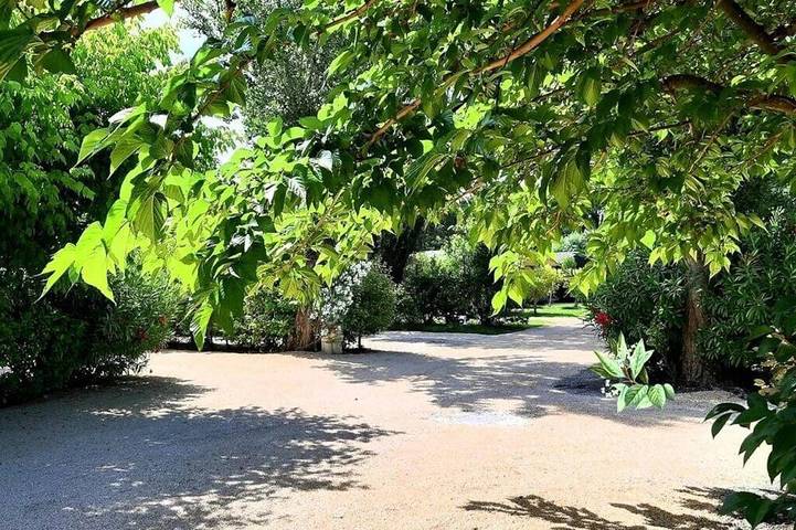 ZEcamping 4 étoiles pet friendly piscine et pétanque au cœur des Alpilles in Noves, Arles und Umgebung