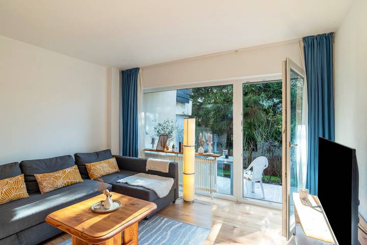 Geheel appartement, Gezellig studio appartement in een rustige omgeving met Wi-Fi, terras en tuin in Pforzheim, Noordelijk Zwarte Woud