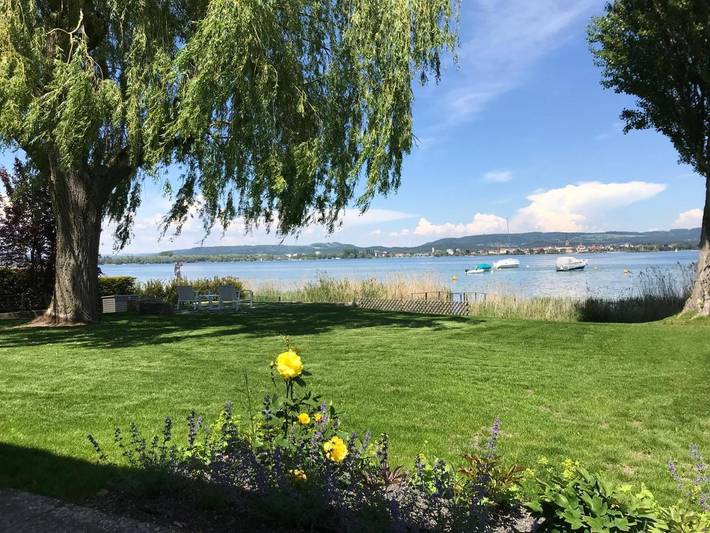 Ferienhaus für 4 Personen, mit Terrasse und Garten sowie Seeblick und Ausblick