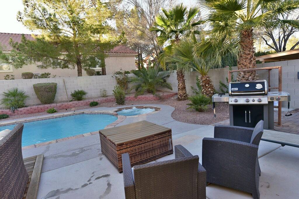 Entzückendes Zuhause mit wunderschönem Pool und Whirlpool in Las Vegas, Red Rock Canyon