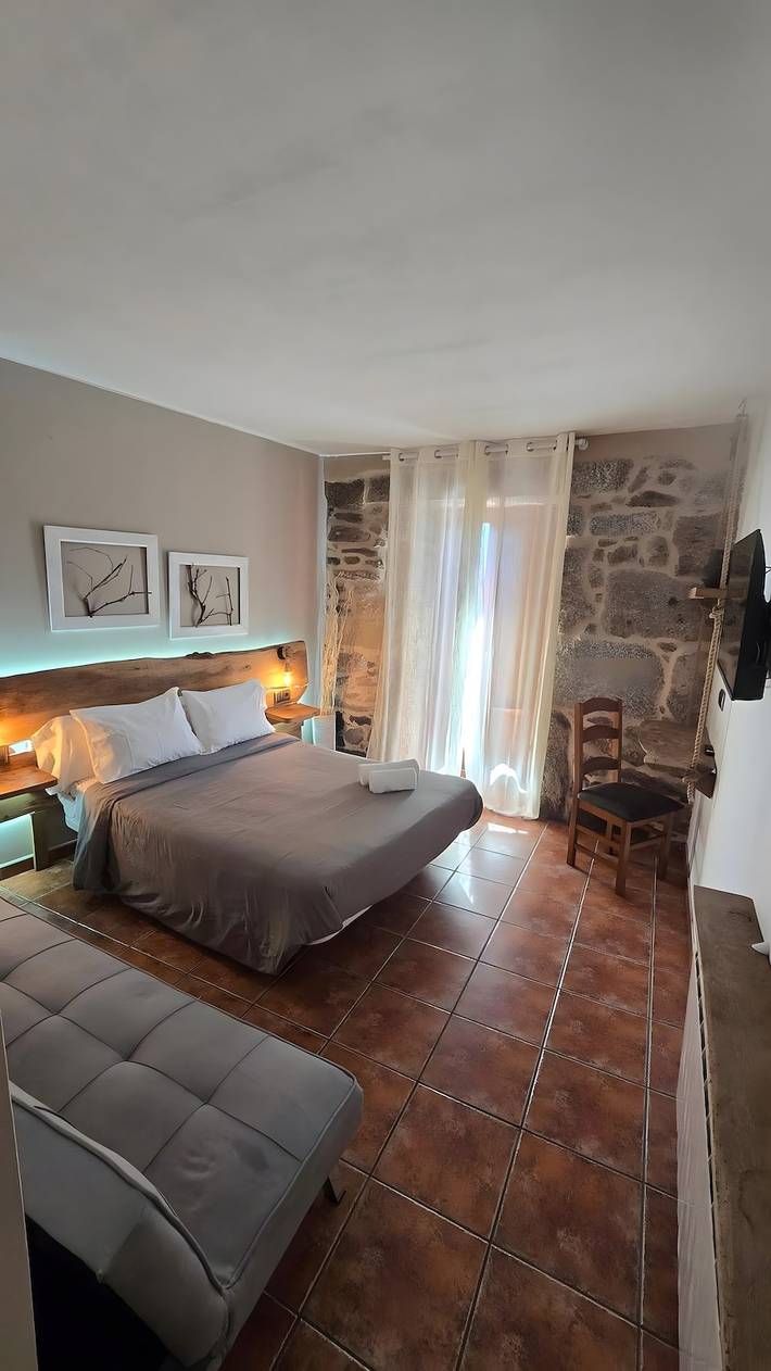 Double Room 'Cuarzo' with Mountain View, Shared Terrace and Wi-Fi in Muíños, Ourense region