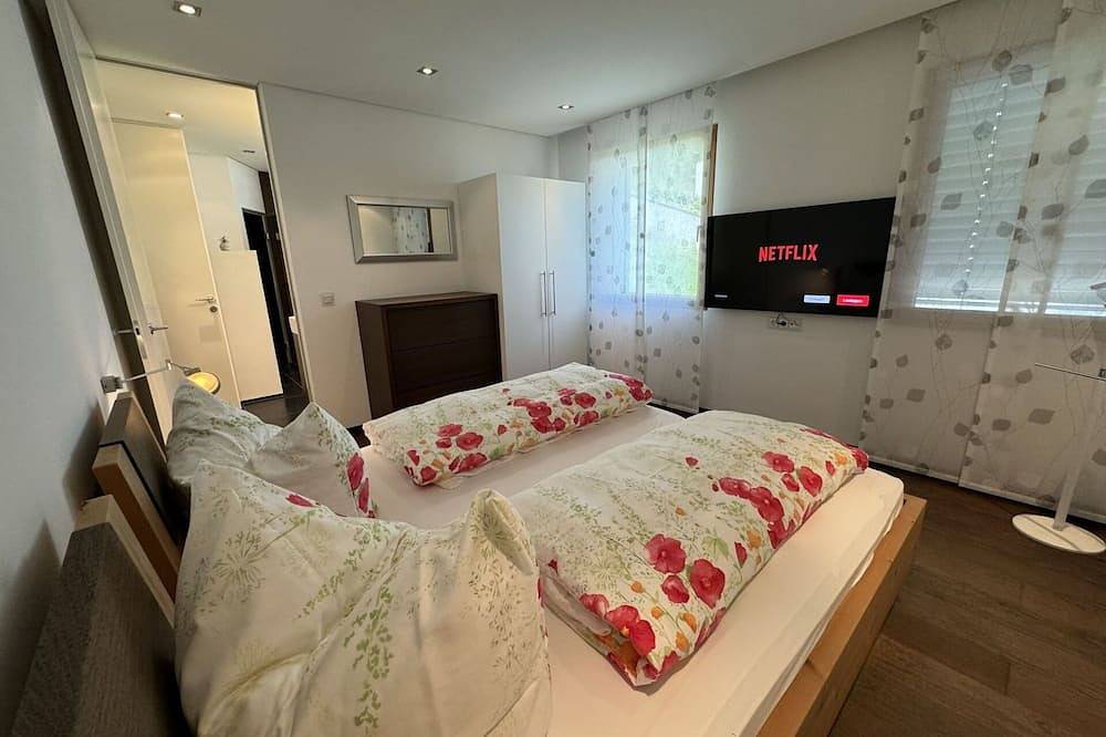 Preciosa casa de vacaciones privada para 6 personas con Wifi, piscina, Tv, patio y vista panorámica in Stanz bei Landeck, Region de Tirol Alto