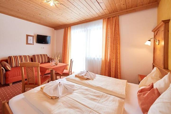 Doppelzimmer (2-3 Personen) mit Dusche, Wc in Flachau, Tennengau