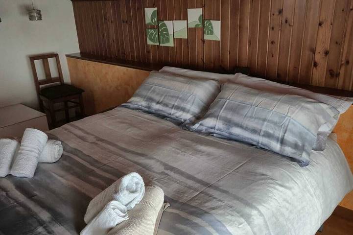 Ganze Wohnung, Cozy attic in quiet area near road junctions and commercial area in Fiume Veneto, Pordenone Provinz