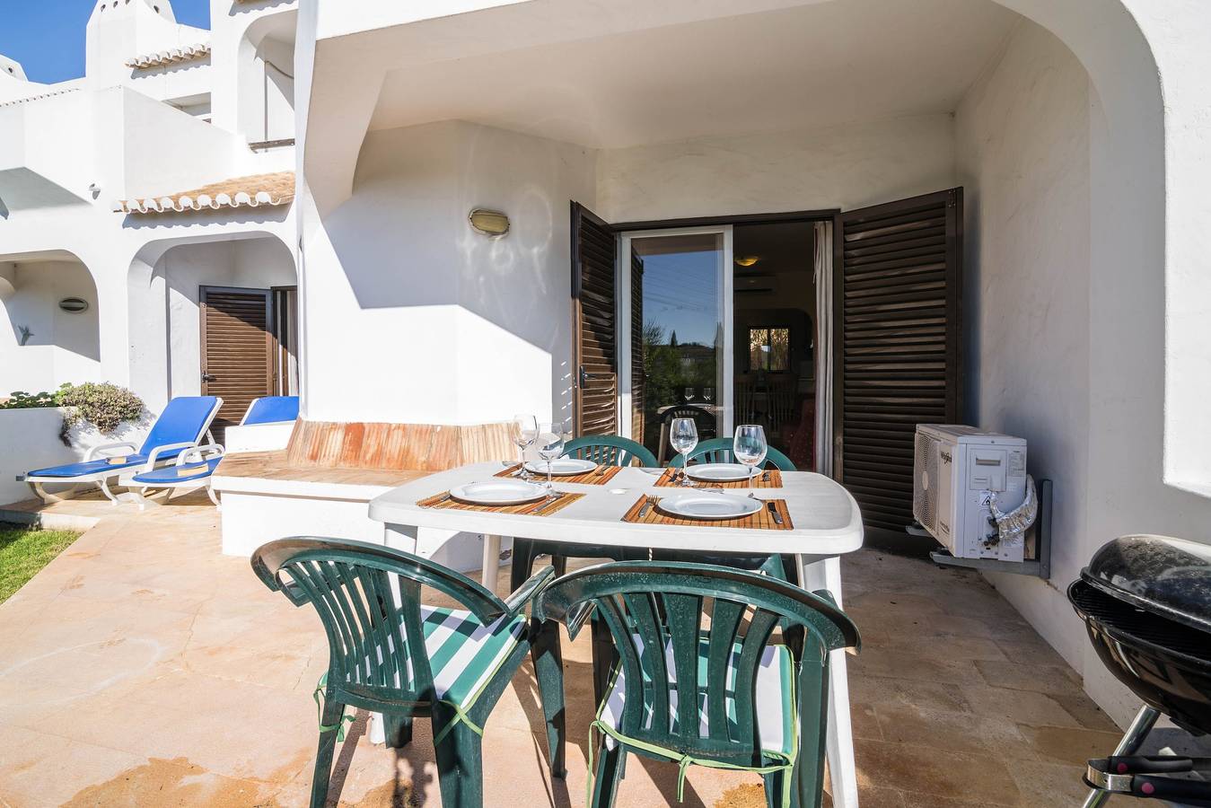 Entire apartment, Holiday Apartment in Albufeira resort with Self Check-in, Wi-Fi, Terrace & Shared Pools in Albufeira, Faro District