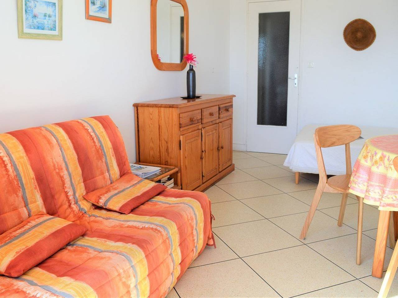 Appartement entier, Studio au bord de l'eau avec terrasse et ménage inclus in Le Lavandou, Parc national de Port-Cros