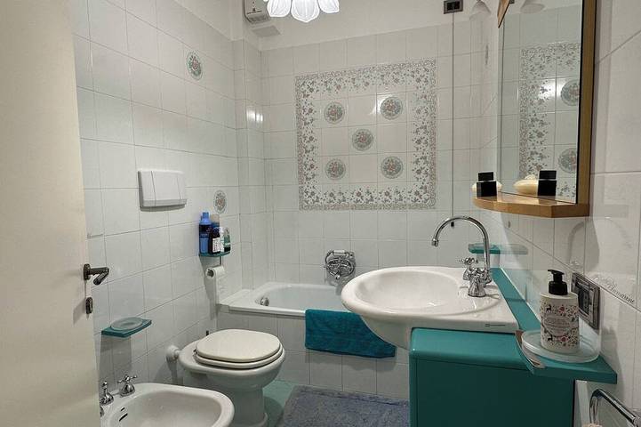 Appartement entier, Apartment with terrace a stone's throw from the sea in Fontespina, Civitanova Marche