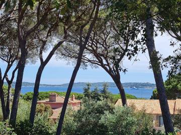 Location de vacances pour 6 personnes, avec terrasse et piscine dans Plage De La Croisette Sainte Maxime